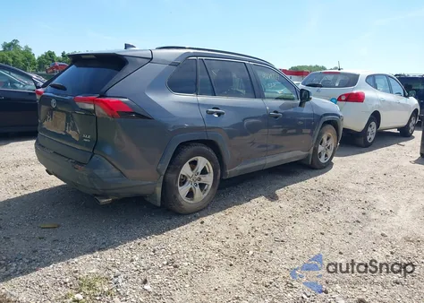 2021 Toyota Rav4 Xle z USA, uszkodzony, nr VIN 2T3P1RFV1MC214257